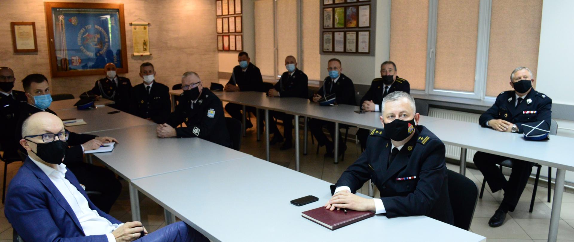 Uczestnicy wideokonferencji w sprawie ustawy o Ochotniczej Straży Pożarnej