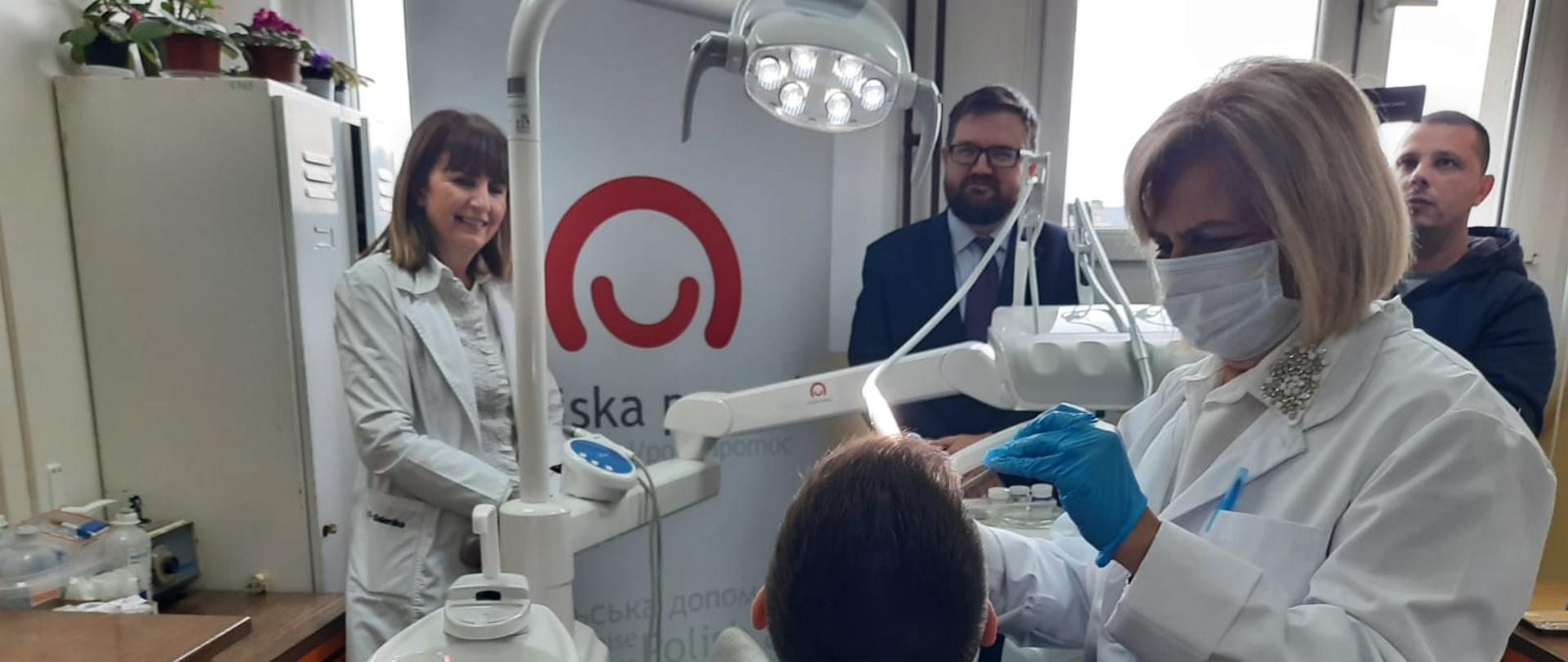 
W dniu 10.11.2023 r. w miejscowości Trstenik przedstawiciele placówki podpisali protokół odbioru przedmiotu umowy na realizację kolejnego projektu polskiej pomocy rozwojowej "Zdrowie jamy ustnej dla wszystkich" .
