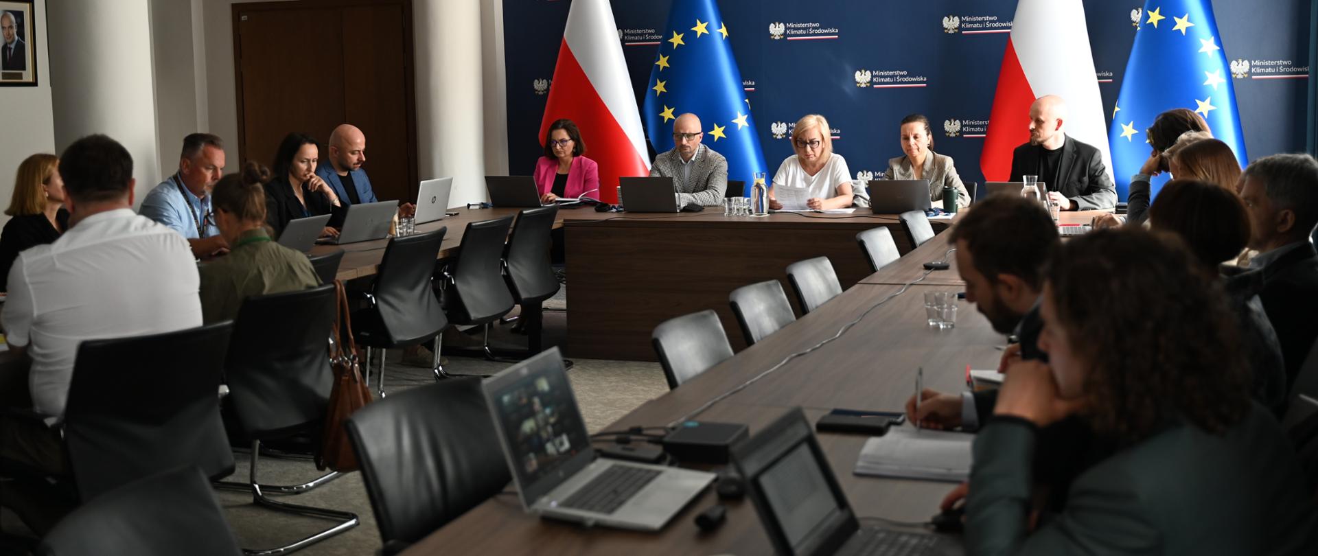 Fala upałów - sztab kryzysowy MKiŚ koordynuje przygotowanie służb