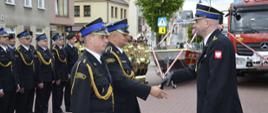 Uroczysty apel z okazji Dnia Strażaka i przekazania samochodów pożarniczych