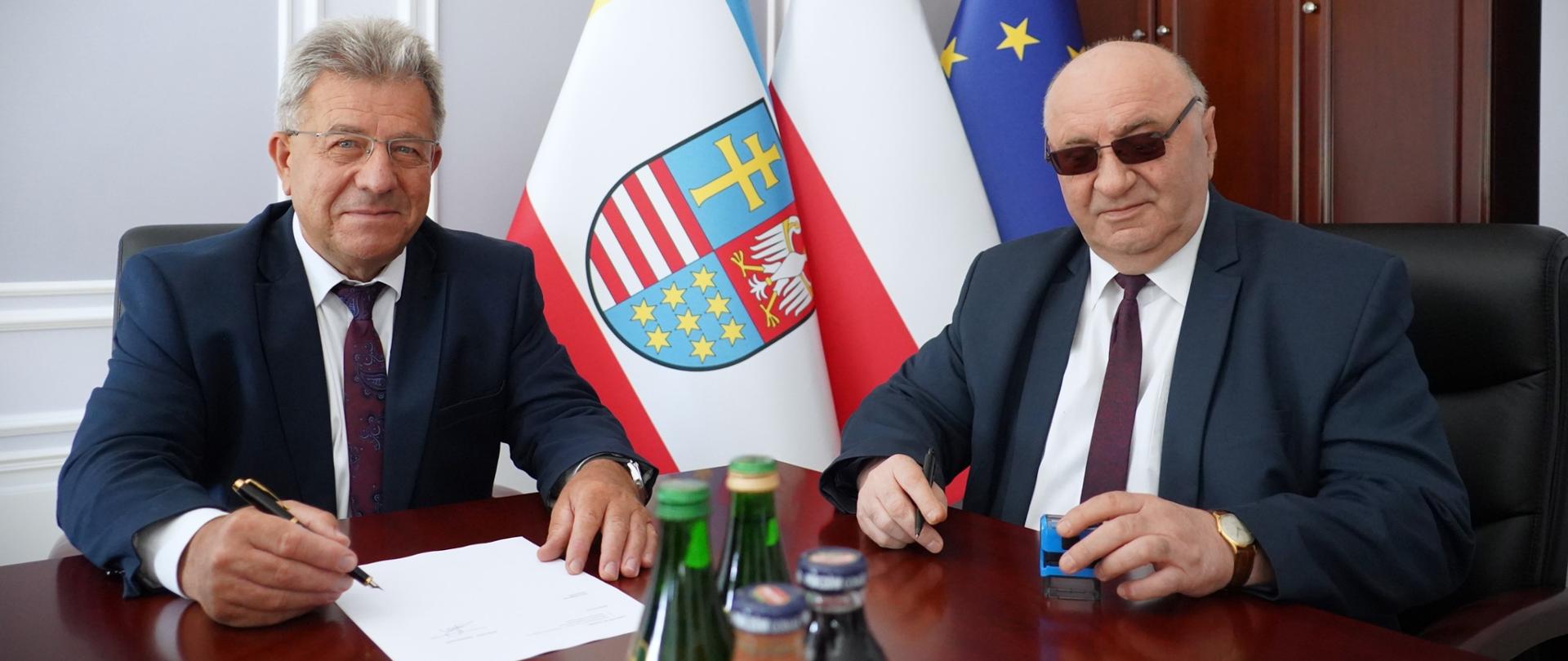 Podpisanie umowy z gminą Fałków