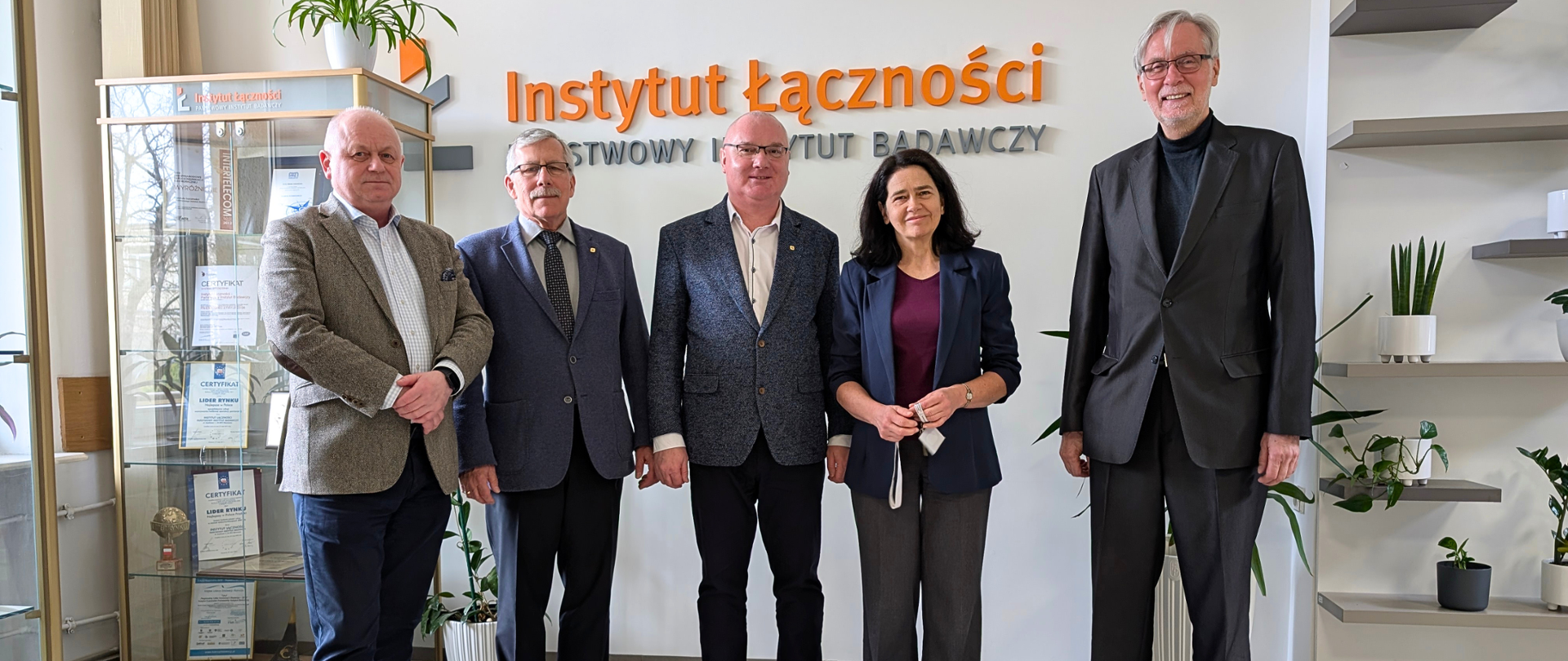 Anna Streżyńska, Dyrektor Instytutu Łączności - PIB, prof. dr hab. inż. Mariusz J. Figurski, Zastępca Dyrektora IŁ-PIB ds. Naukowych, dr hab. inż. Sławomir Cieślik, prof. PBŚ - Prezes SEP, mgr inż. Andrzej Werkowski - Sekretarz Generalny SEP, prof. dr hab. inż. Ryszard Romaniuk - Prezes Oddziału Elektroniki, Informatyki i Telekomunikacji SEP. 