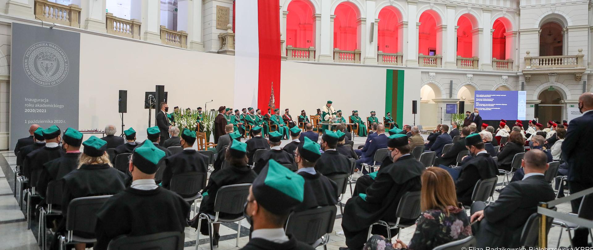 Na zdjęciu uroczystości inauguracji roku akademickiego odbywające się w gmachu głównym uczelni. 