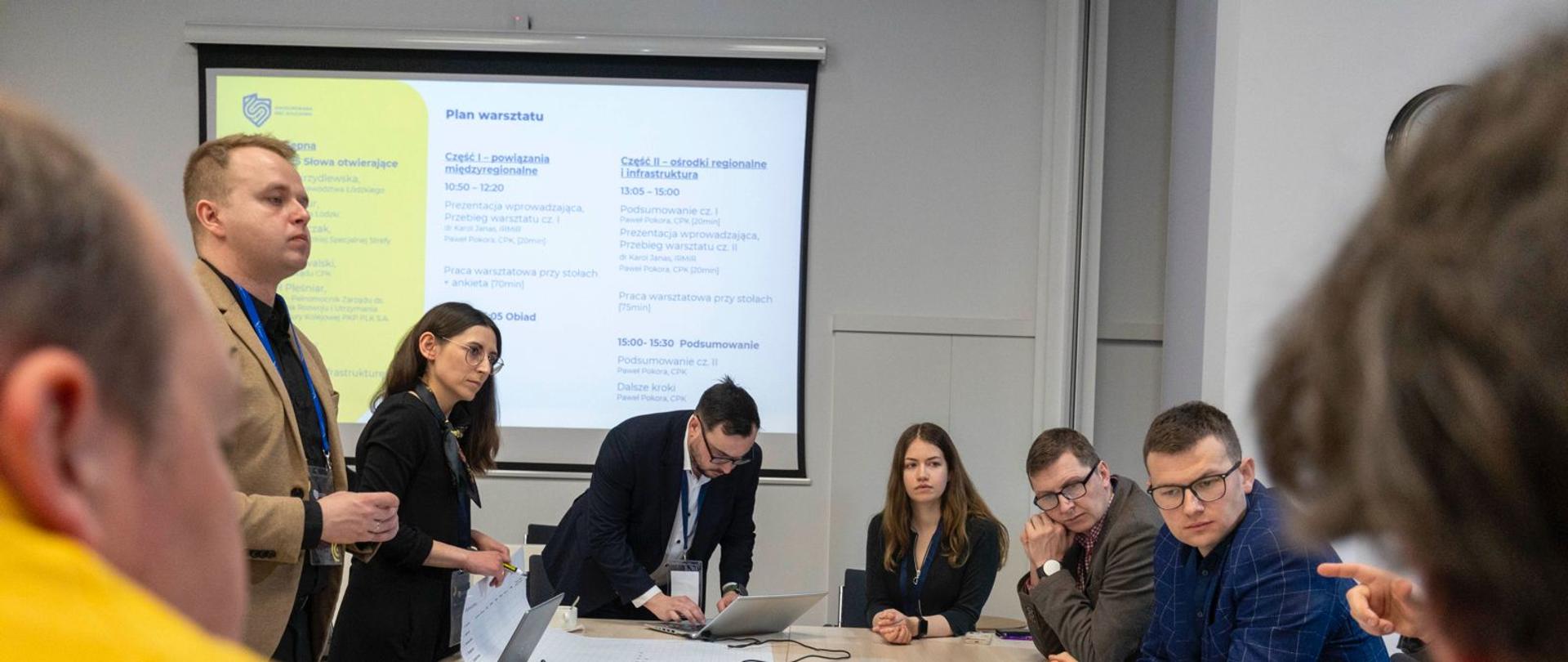 Uczestnicy łódzkiej edycji warsztatów Zintegrowanej Sieci Kolejowej