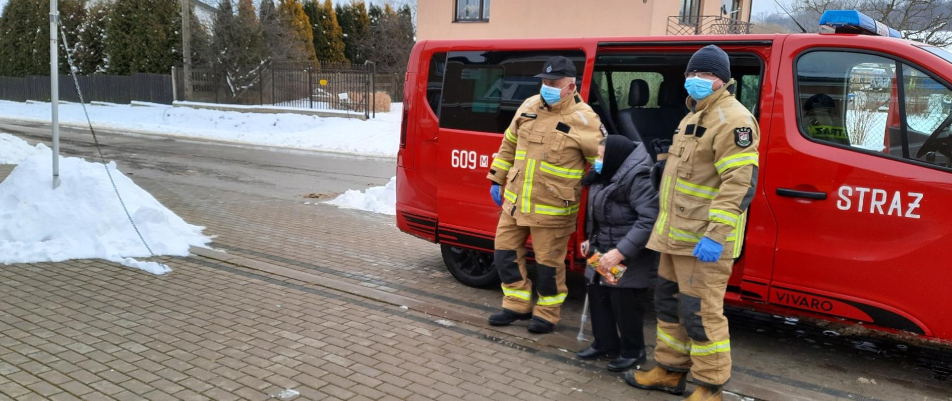 OSP Borkowice podczas transportu seniorów do punktów szczepień #1