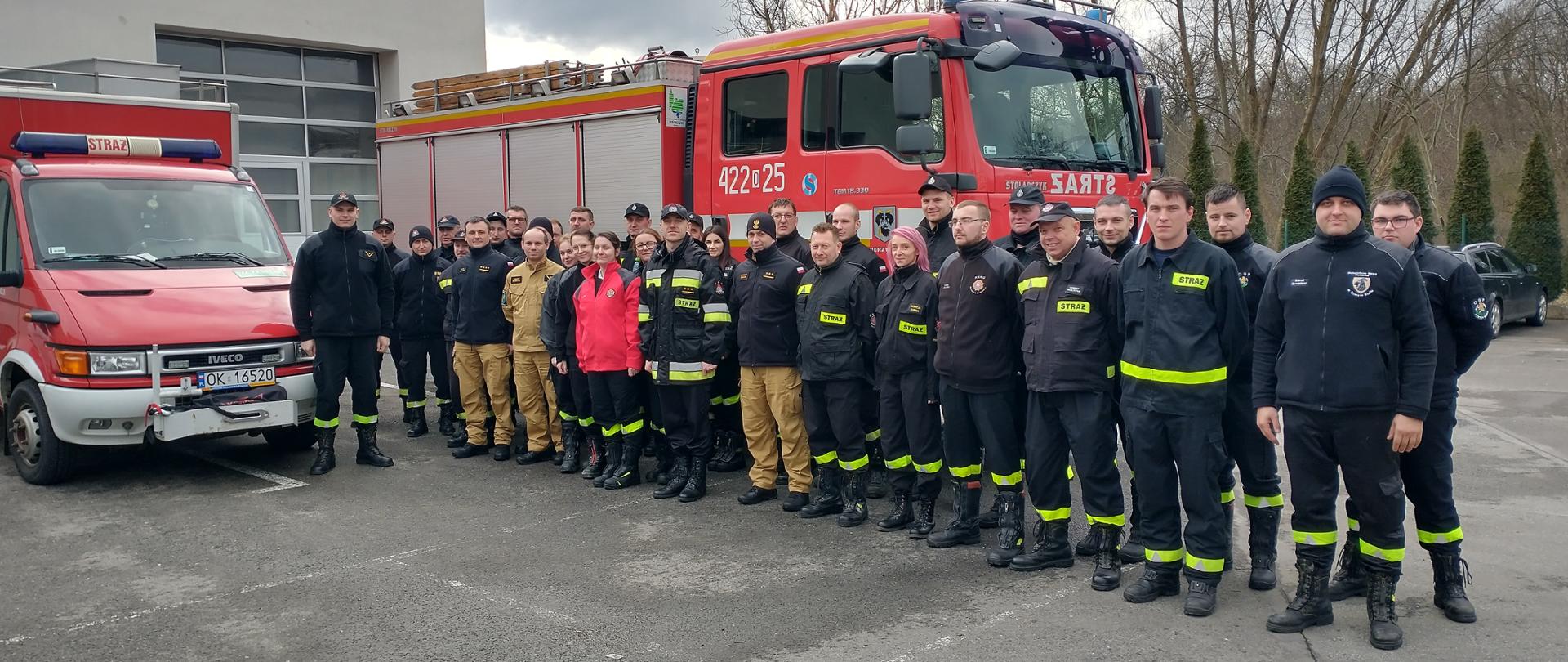 Szkolenie kierującego działaniem ratowniczym dla strażaków ratowników OSP. Kadra dowódcza OSP po uzyskaniu pozytywnego wyniku egzaminu kończącego szkolenie. 