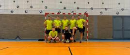 Drużyna strażaków KP PSP w Olecku podczas meczu futsalu zorganizowanego w ramach 34 finału WOŚP.