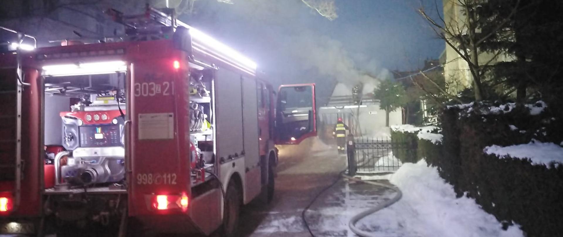 Działania Zastępów Straży Pożarnej podczas pożaru przy ulicy Wojska Polskiego 