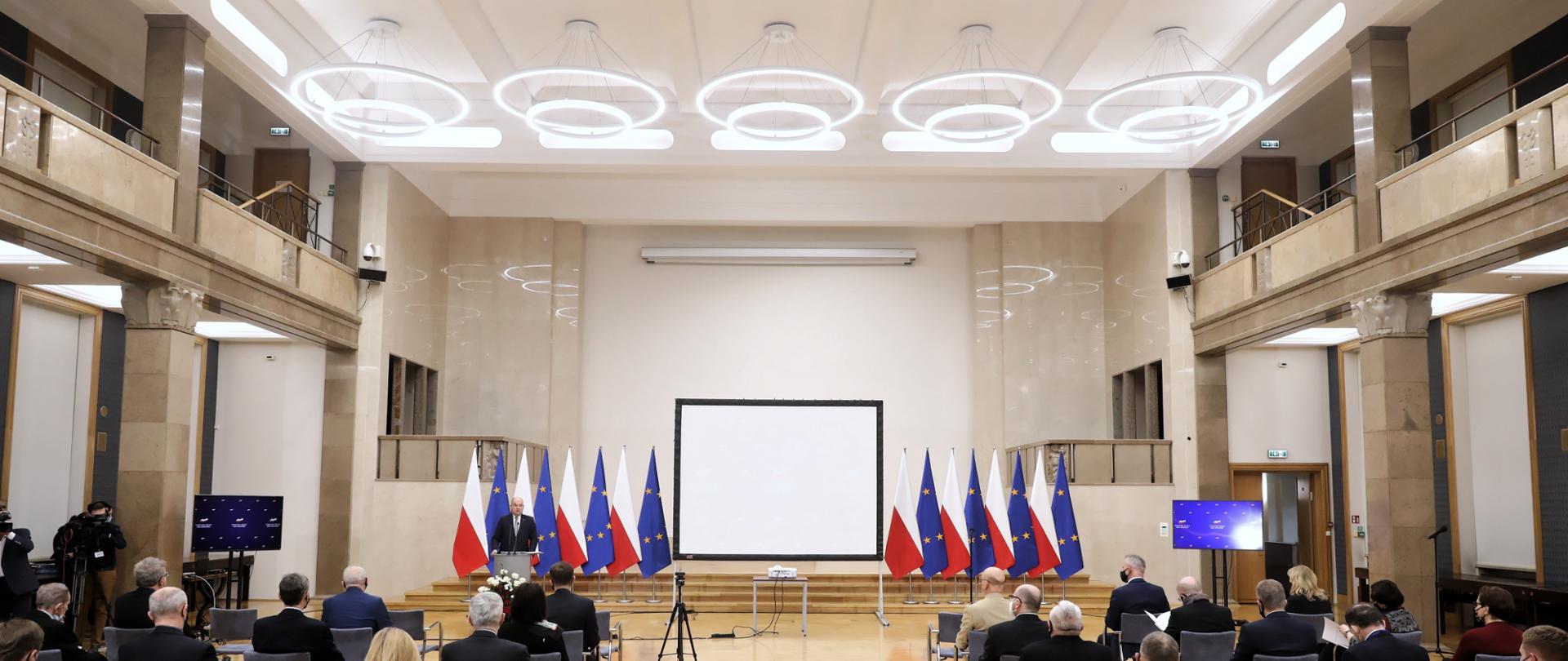 Sektretarz Stanu w KPRM, Pełnomocnik Rządu do spraw Polonii i Polaków za Granicą Jan Dziedziczak podczas Zjazdu Badaczy Polonii w Kancelarii Prezesa Rady Ministrów w Warszawie. PAP/Tomasz Gzell