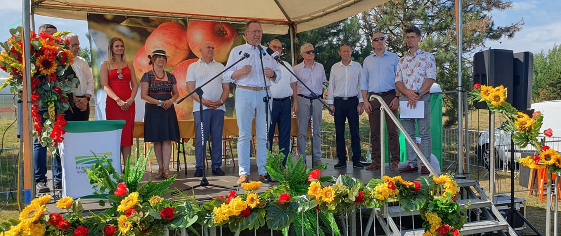 Minister Robert Telus przebywał z wizytą w Białej Rawskiej, gdzie uczestniczył w powiatowych eliminacjach konkursu Bitwa Regionów.