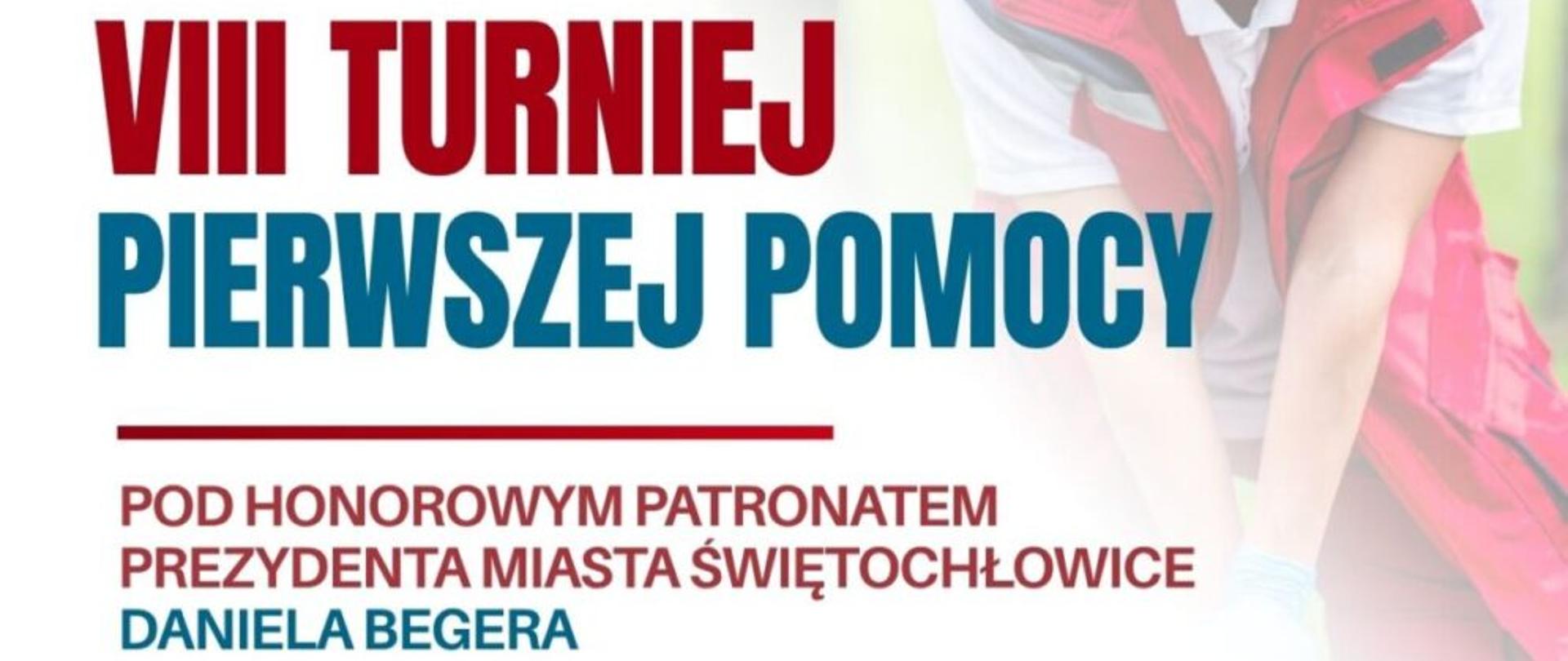 Plakat turnieju. Pierwsze co rzuca się w oczy to duży napis VIII Turniej Pierwszej Pomocy. Dwa pierwsze wyrazy są czerwone i ułożone wyżej. Napis pierwszej pomocy jest niebieski i znajduje się niżej.Pod napisem jest czerwona kreska, pod którą zapisano "Pod Honorowym Patronatem Prezydenta Miasta Świętochłowice Daniela Begera. Poniżej znajduje się piktogram przedstawiający kalendarz, a po jego prawej stronie data: 14 listopada 2025 roku. Poniżej znajduje się piktogram wskaźnika na mapie, a po jego prawej stronie napis: Hala Sportowo-Widowiskowa OSiR Skałka. Poniżej informacje, że turniej jest dla uczniów klas VI-VIII Szkół podstawowych i szkół ponadpodstawowych. Na samym dole znajdują się logotypy: Gminy Świętochłowice, Miejskiego Zarządu Oświaty, Państwowej Straży Pożarnej oraz OSIR Skałka. W prawym górnym-logu plakatu jest rozjaśnione zdjęcie ratowniczki medycznej, udzielającej pomocy. Ratowniczka ma czerwoną kamizelkę i czerwony kask.