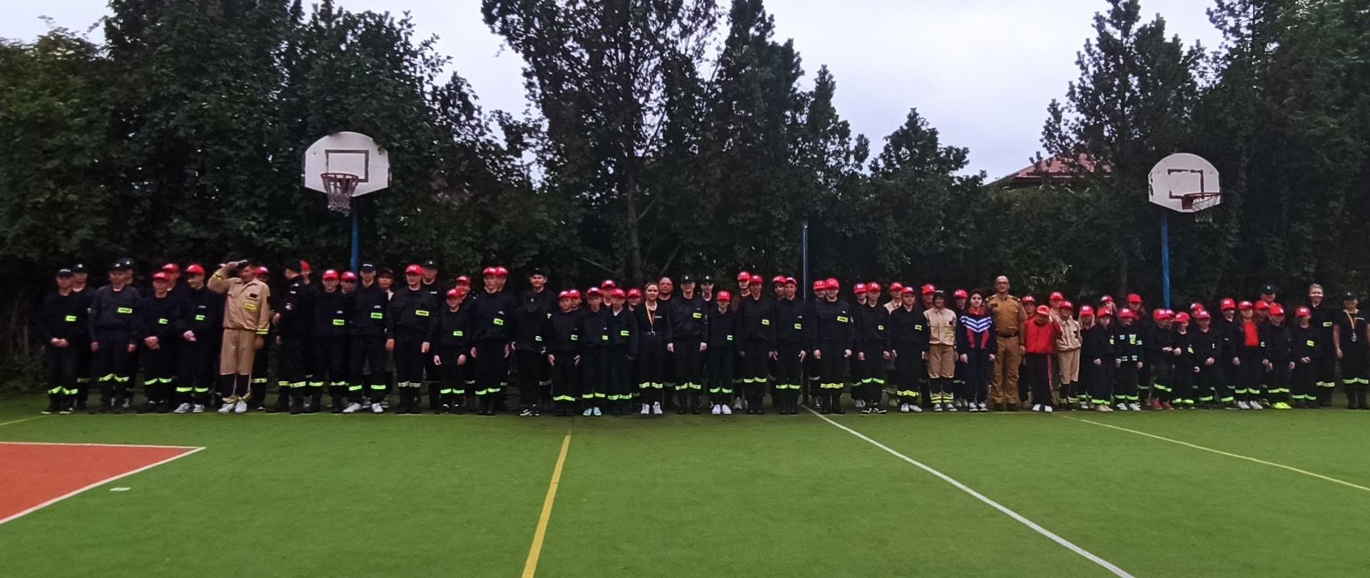 szkolenie młodych strażaków