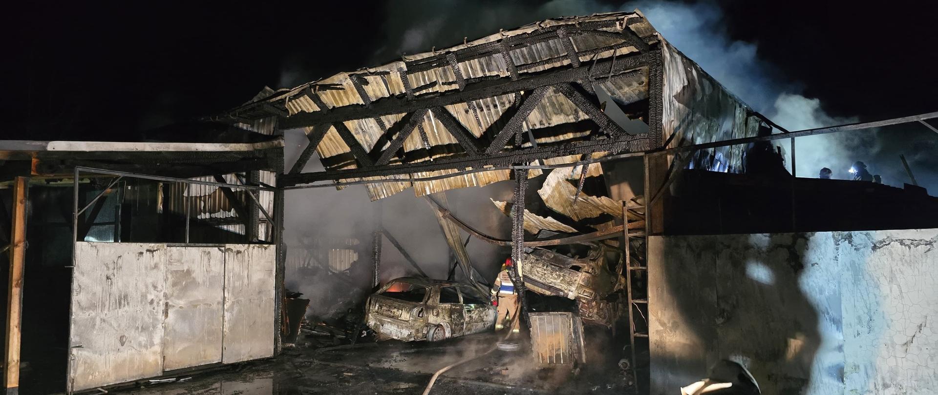 Pożar warsztatu samochodowego z dwoma pojazdami wewnątrz w Malerzowicach Wielkich gmina Łambinowice