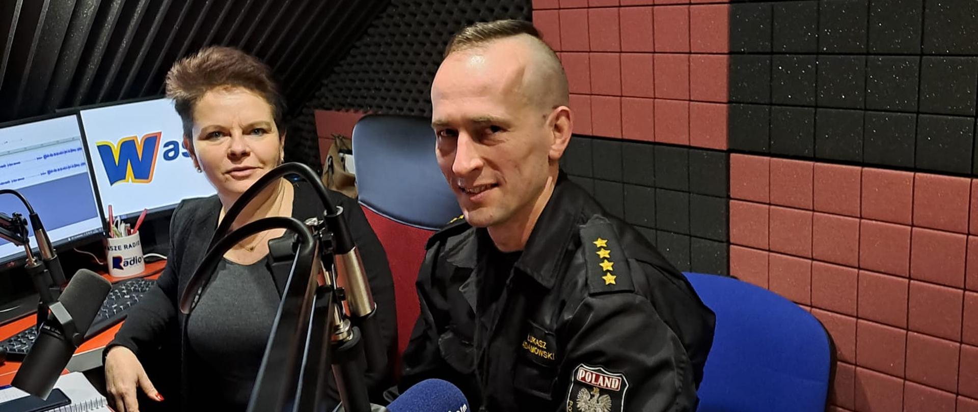 st. kpt. Łukasz Adamowski podczas wizyty w Waszym Radiu