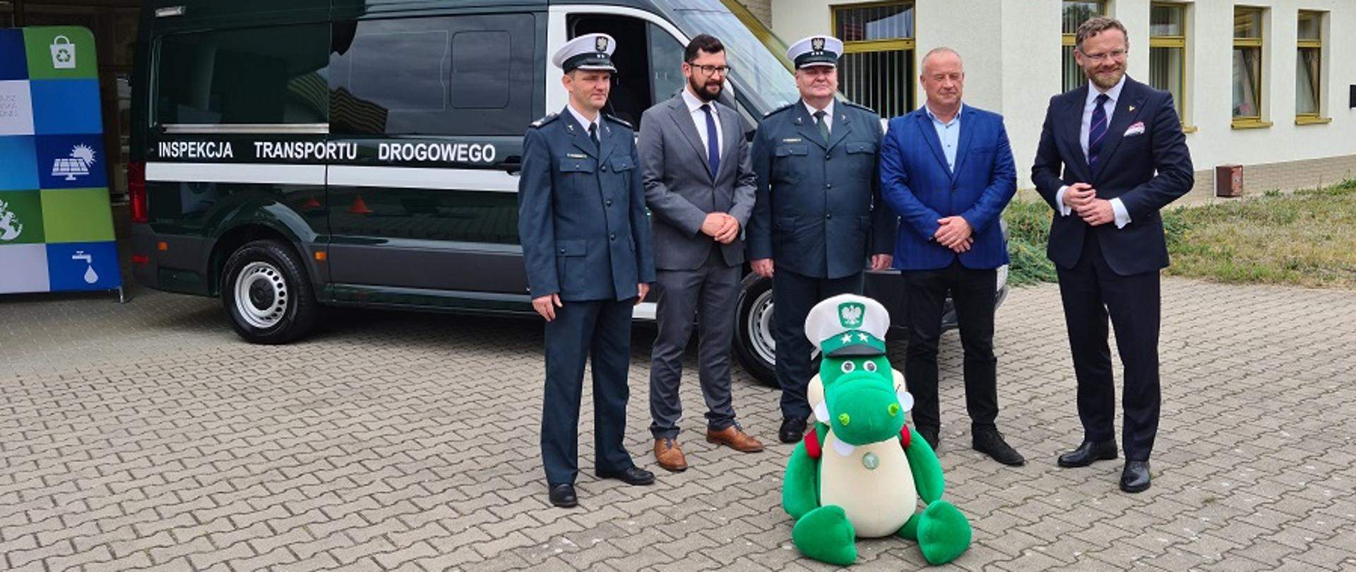 Uroczyste przekazanie dla Wojewódzkiego Inspektoratu Transportu Drogowego w Szczecinie specjalistycznego radiowozu