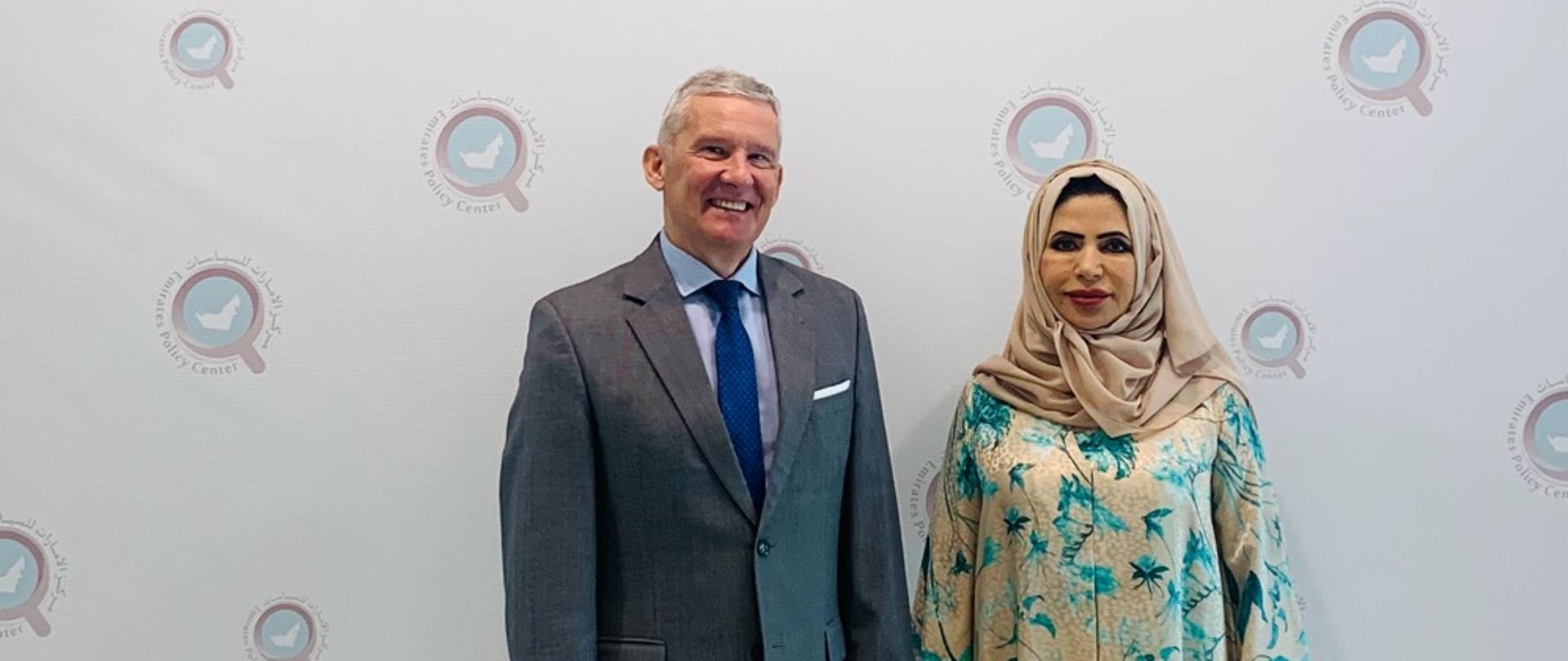 na zdjęciu kierownik placówki Grzegorz Gawin w towarzystwie prezydent Emirates Policy Center prof. Ebtesam Al Ketbi 