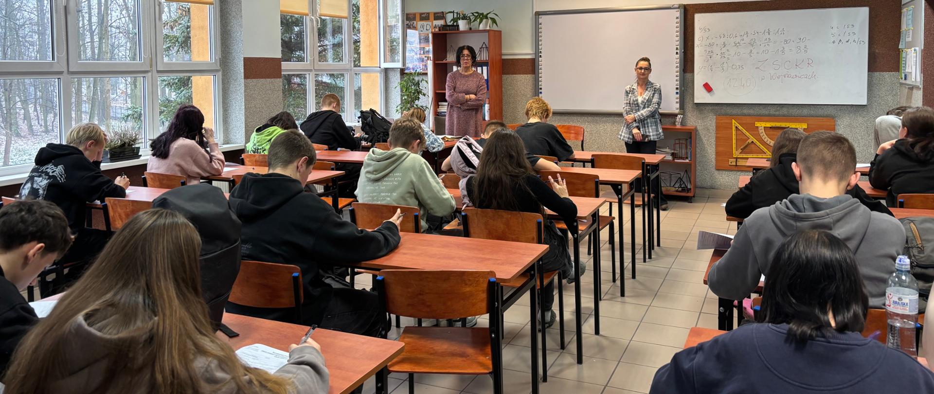 Uczniowie ZSCKR podczas etapu szkolnego Olimpiady ZUS