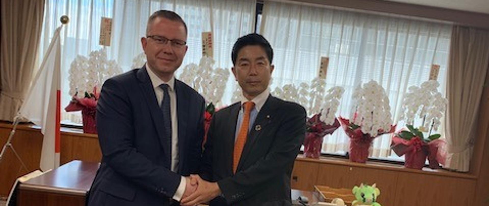 Wiceminister Krzysztof Kubów i Wiceminister Hideki Makihara