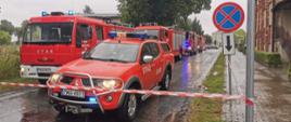 Na zdjęciu widać wozy straży pożarnej 
