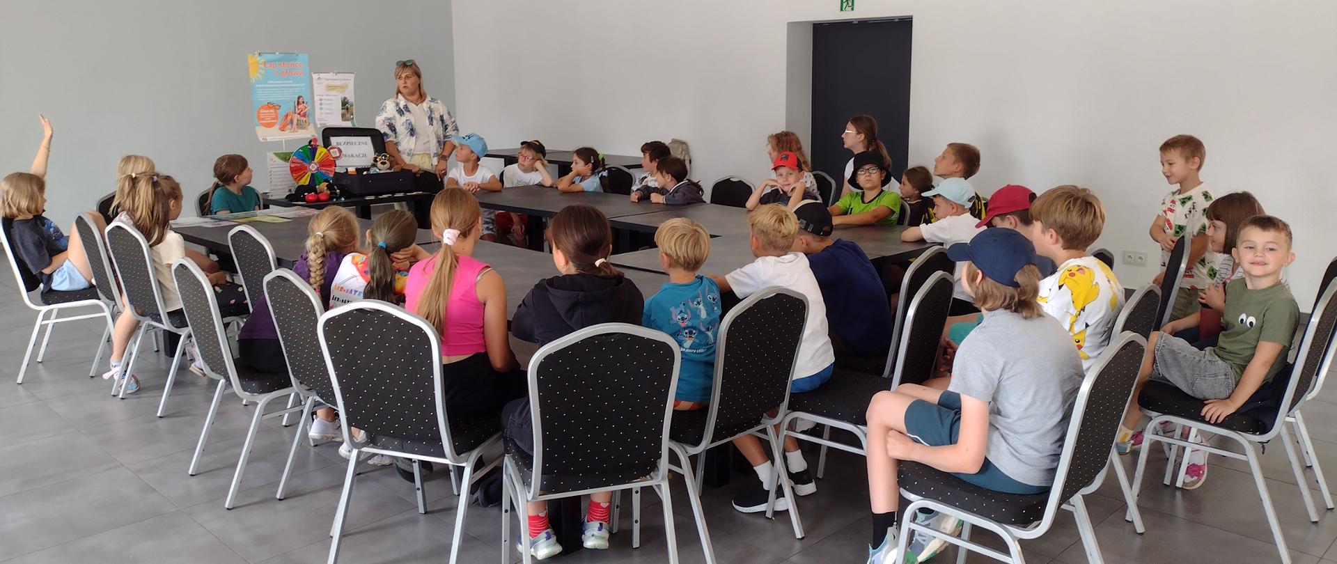 Zajęcia edukacyjne dla dzieci uczestniczących w półkoloniach w Klubie Sportowym Skarpa Bytom