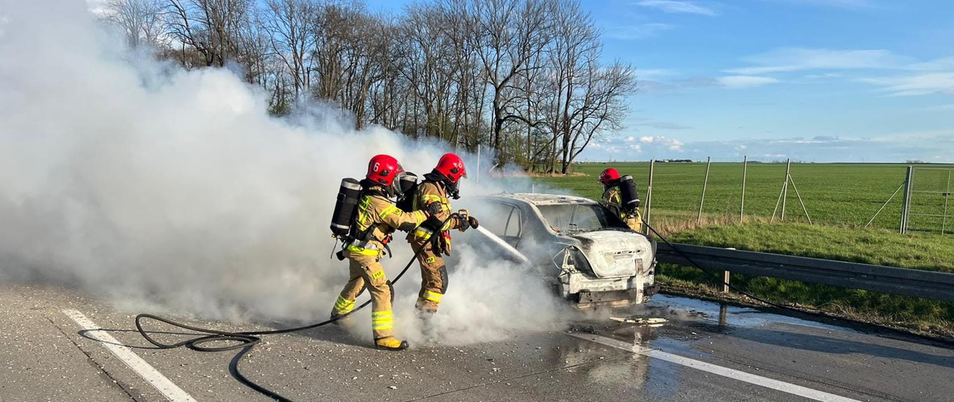 Pożaru samochodu osobowego na autostradzie A4 w kierunku Wrocławia