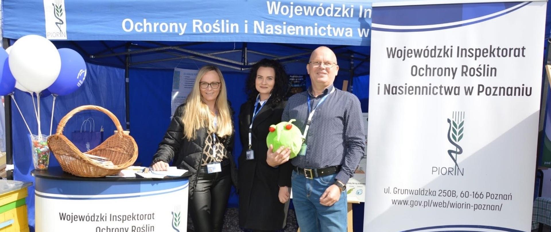 Stoisko WIORiN w Poznaniu obsługiwane przez inspektorów z Oddziału w Turku