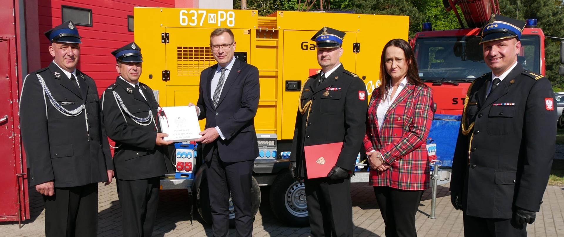 Uroczyste przekazanie sprzętu pożarniczego i pomieszczeń szkoleniowo-socjalnych w powiecie sochaczewskim
