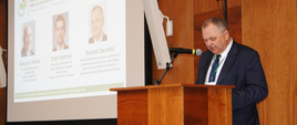 Wiceminister Ryszard Zarudzki przemawia podczas konferencji w Bratysławie