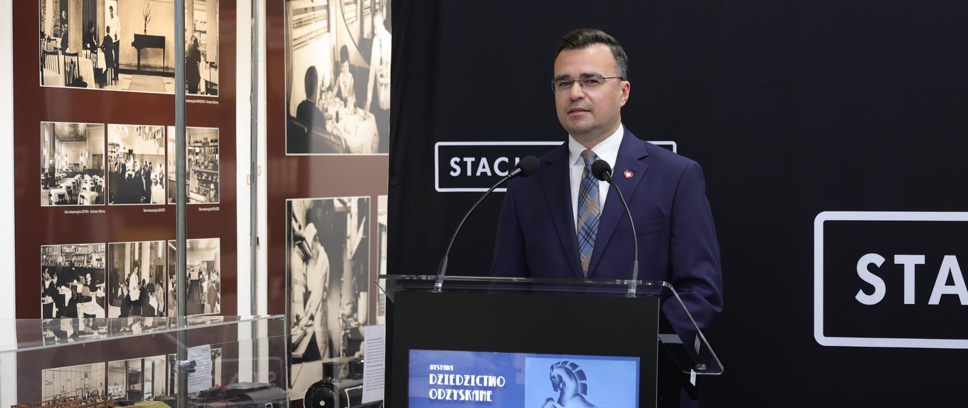 Odzyskane po ponad 80 latach eksponaty kolejowe na wystawie w Stacji Muzeum, fot. Danuta Matloch/MKiDN