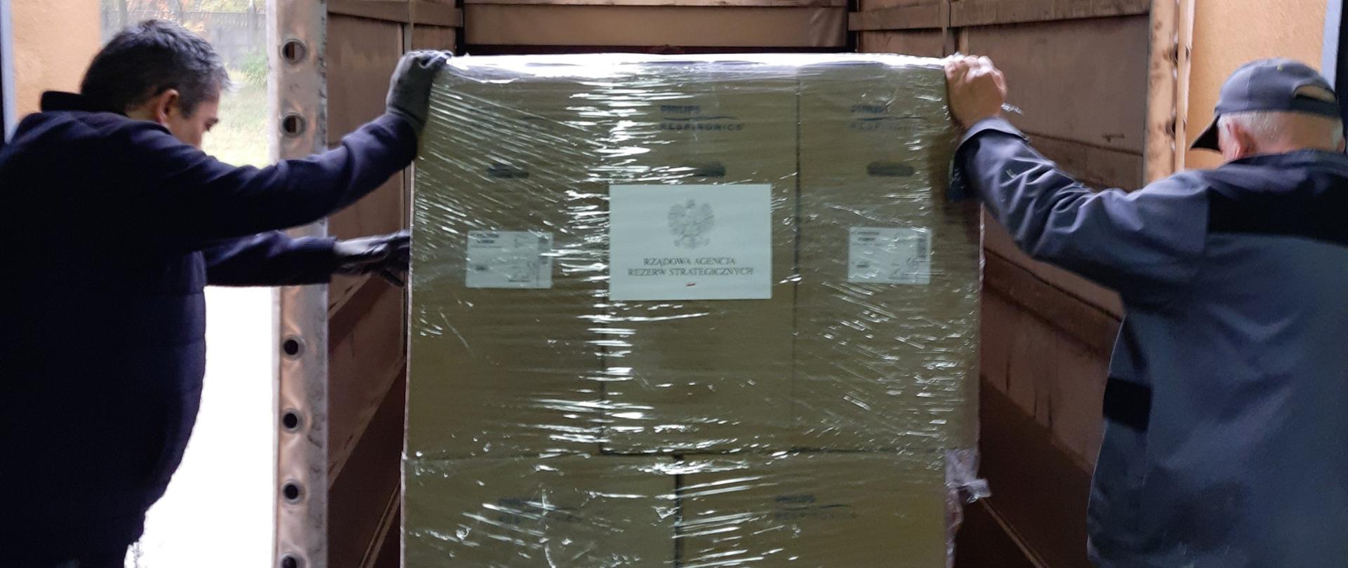 Loading of medical equipment for Romania