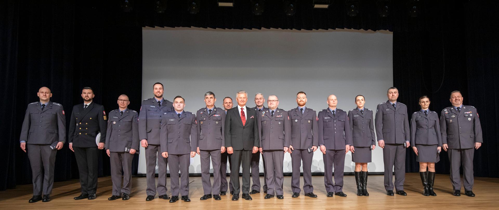 Wiceminister obrony narodowej Stanisław Wziątek uczestniczył w inauguracji kursu podoficerskiego dla kandydatów na pilotów realizowanego w Lotniczej Akademii Wojskowej w Dęblinie.