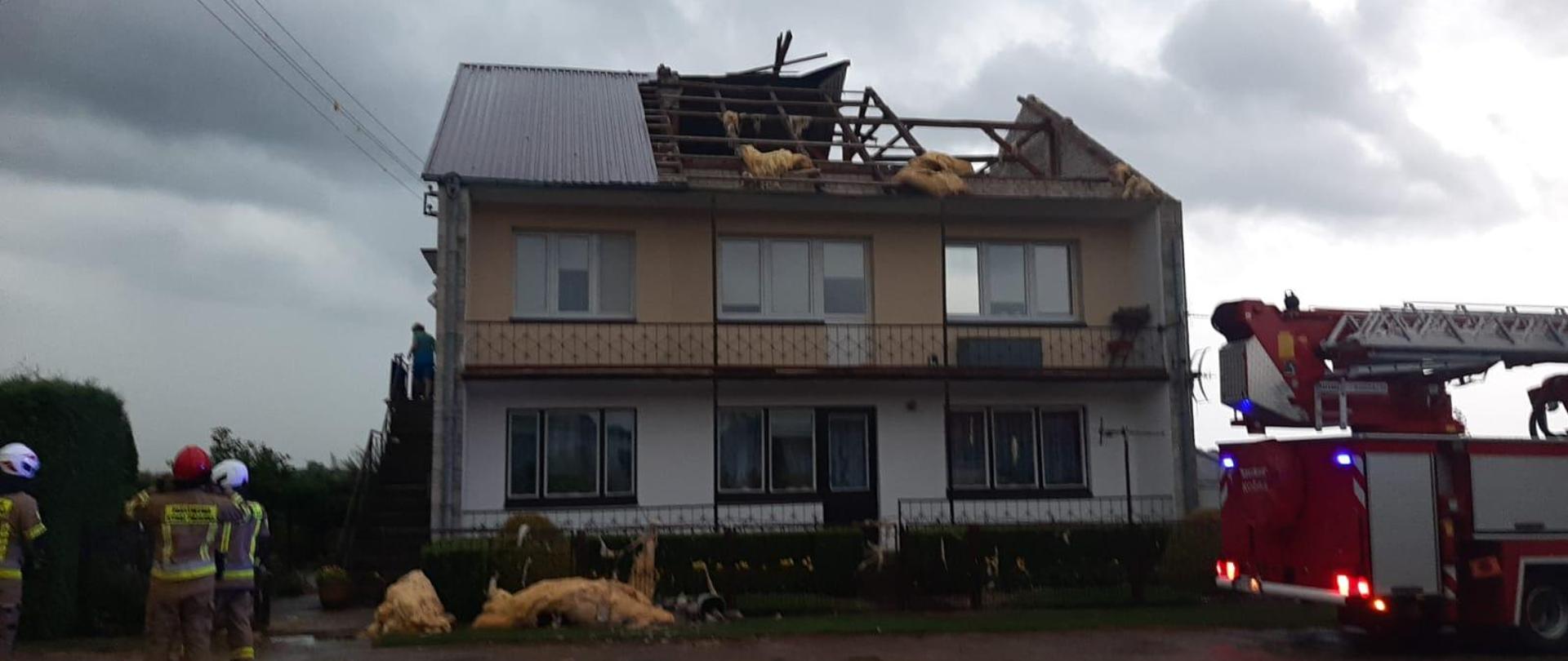 Zerwany dach na budynku mieszkalnym w m. Bujaki