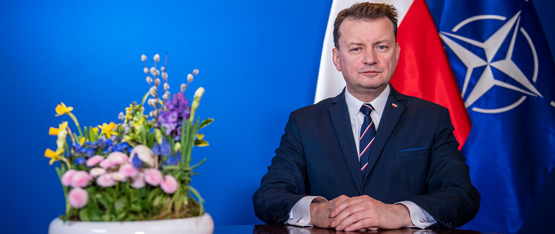 Minister obrony Narodowej Mariusz Błaszczak składa życzenia z okazji Świąt Wielkiej Nocy