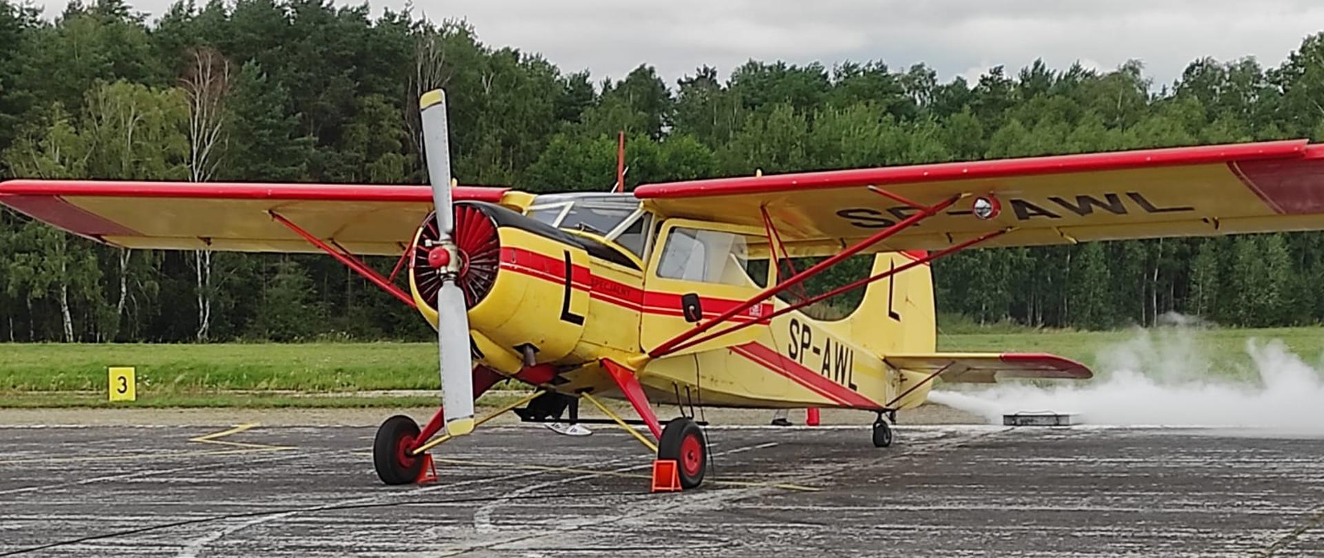 Ćwiczenia na lotnisku w Kąkolewie.