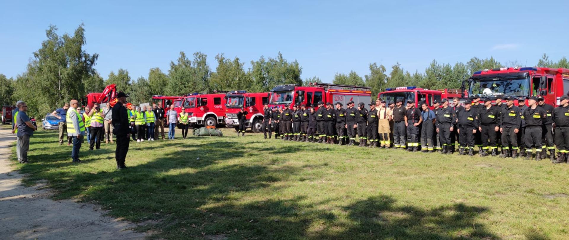na zdjęciu widać zbiórkę uczestników ćwiczeń pod kryptonimem POWÓDŹ 2021