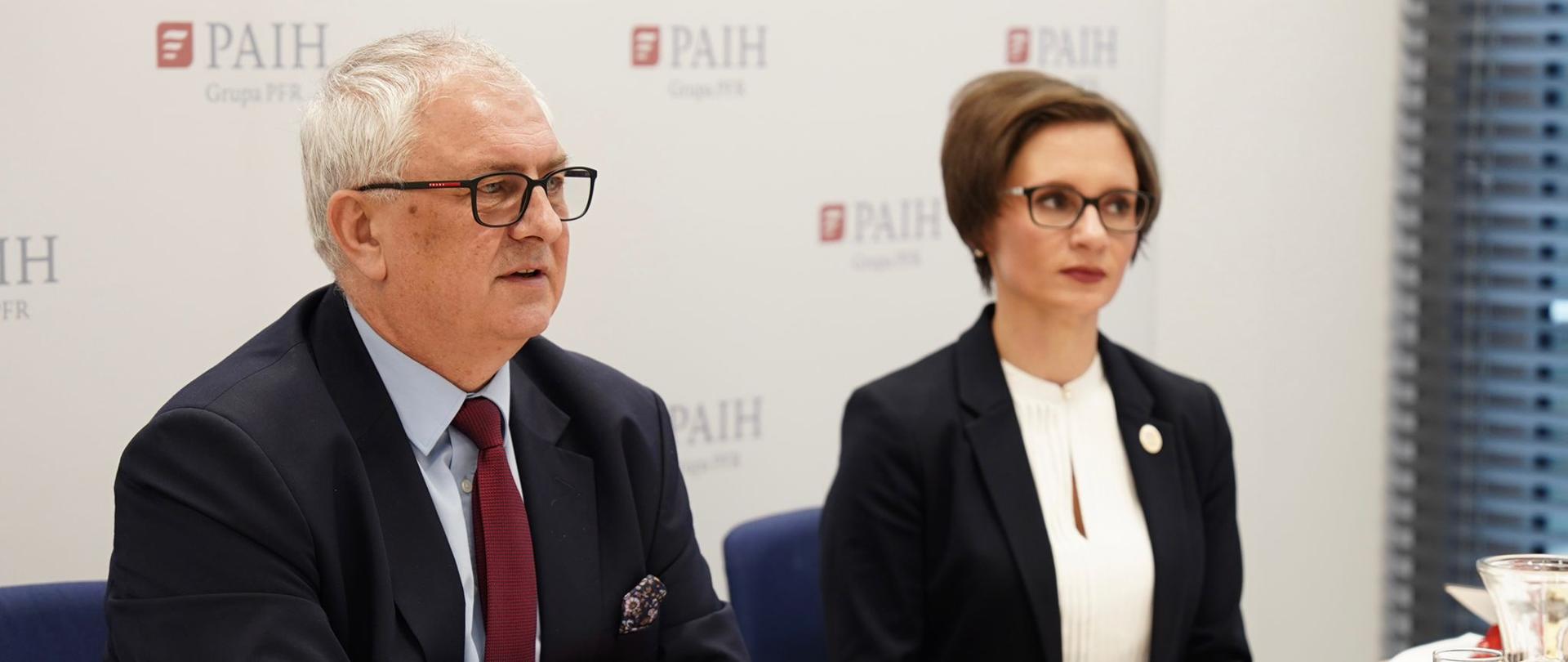 Minister Grzegorz Piechowiak wraz z zastępcą Komisarza Generalnego EXPO2025 Eliza Klonowska-Siwak