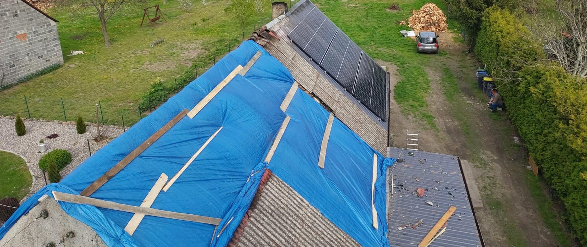 Zabezpieczone poddasze plandekami 