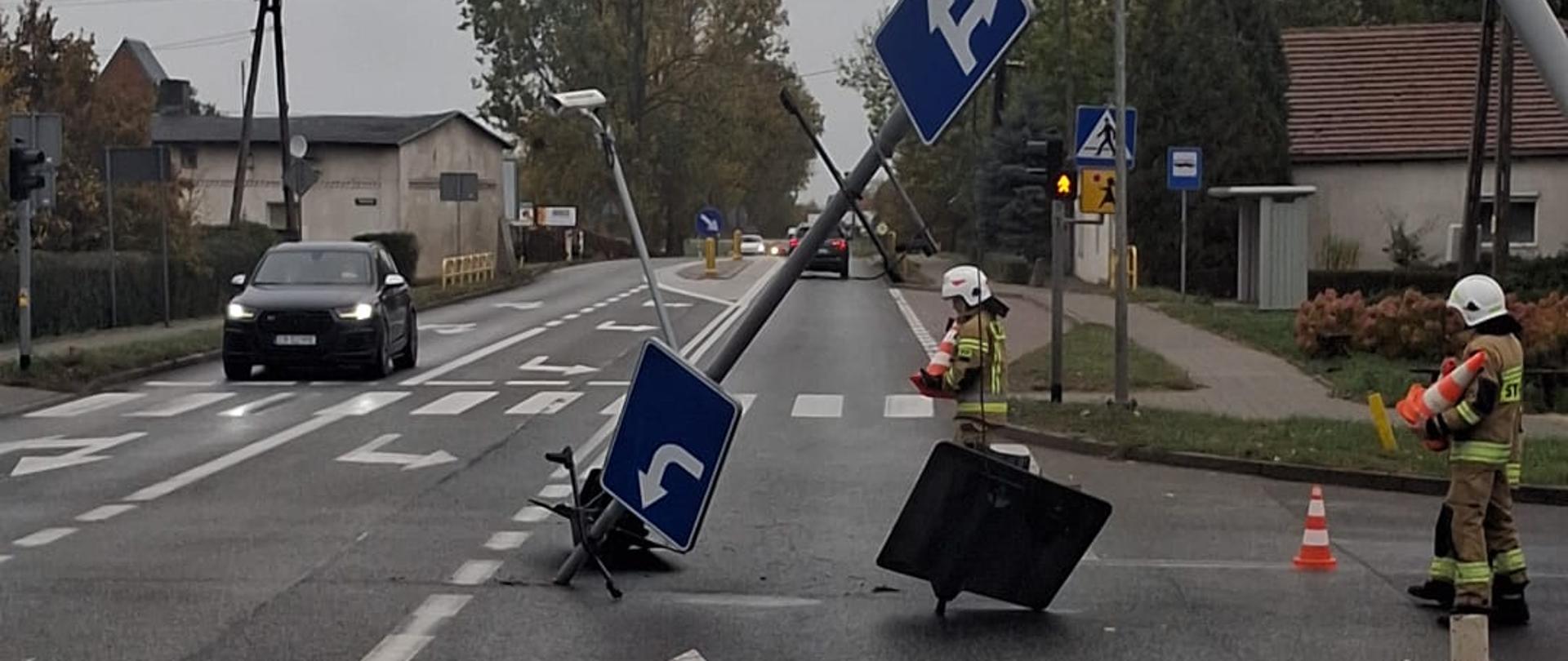 Uszkodzona sygnalizacja świetlna na skrzyżowaniu drogi krajowej z drogą powiatową 