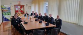 Zdjęcie przedstawia zespól podcxzas Spotkanie zespołu do wyznaczenia jednostek OSP na dofinansowanie w spr. „Bitwy o Remizy”