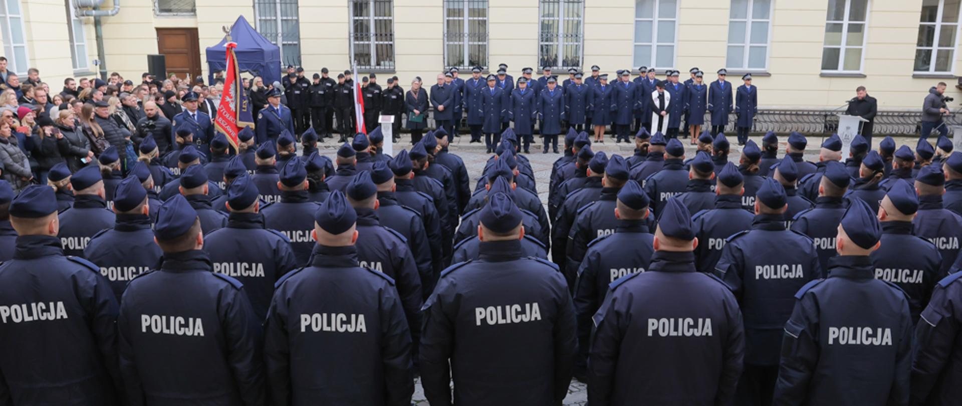 Ślubowanie nowo przyjętych policjantów