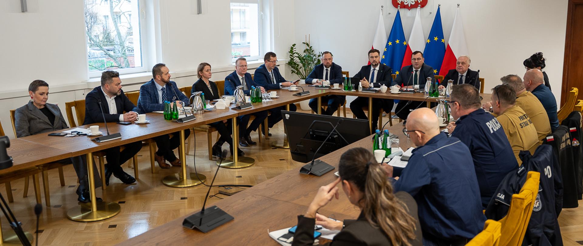 Koordynacyjne spotkanie ministra Stefana Krajewskiego z przedstawicielami służb