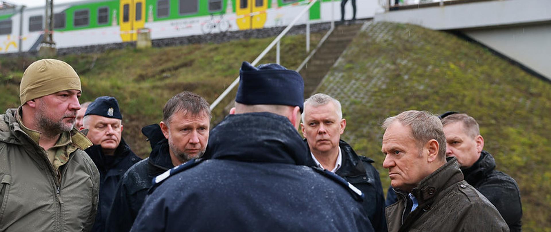 Premier Donald Tusk na miejscu zdarzenia