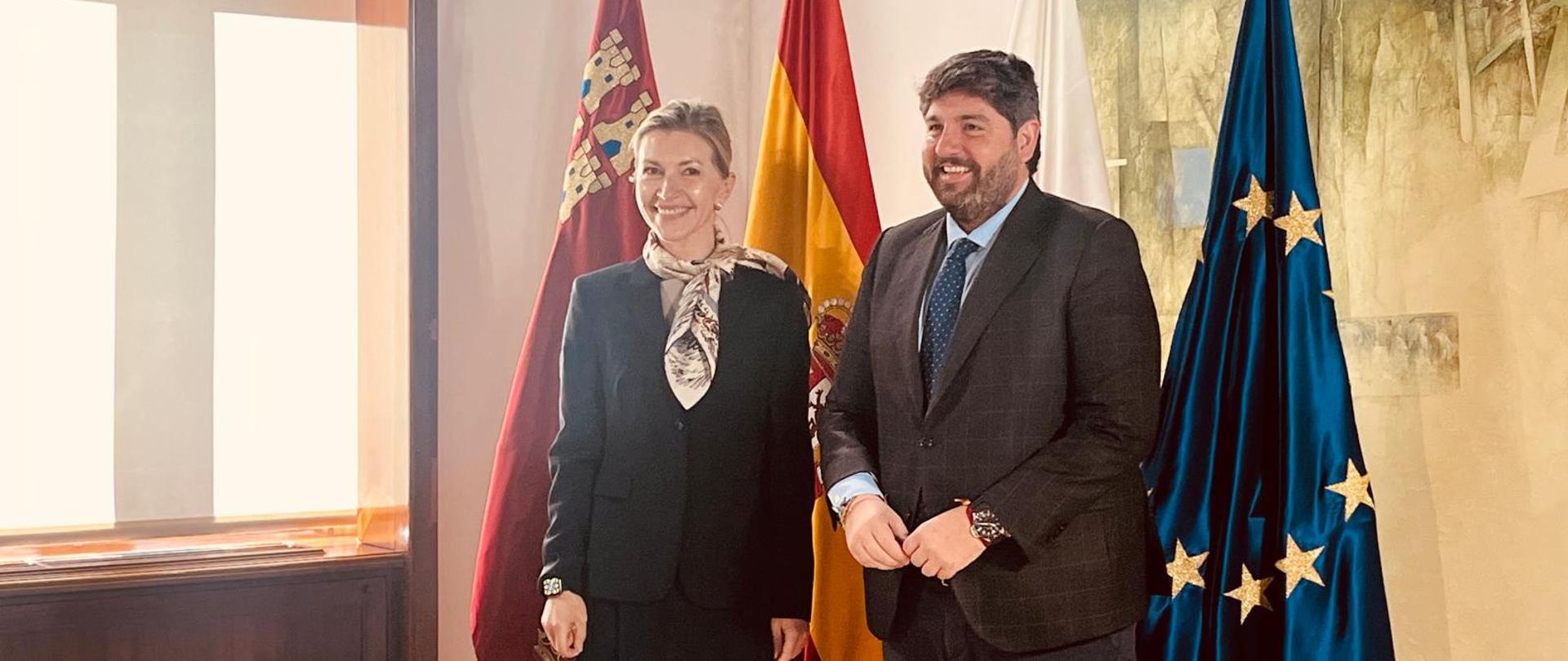 Encargada de negocios Monika Krzepkowska y Fernando López Miras, presidente de la Región de Murcia