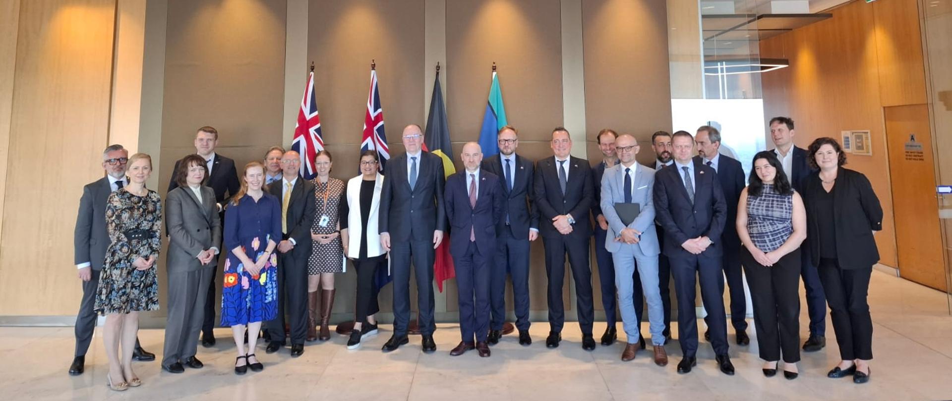 Uczestnicy polskiej misji polityczno-gospodarczej do Australii, w tym wiceminister klimatu i środowiska Krzysztof Galos