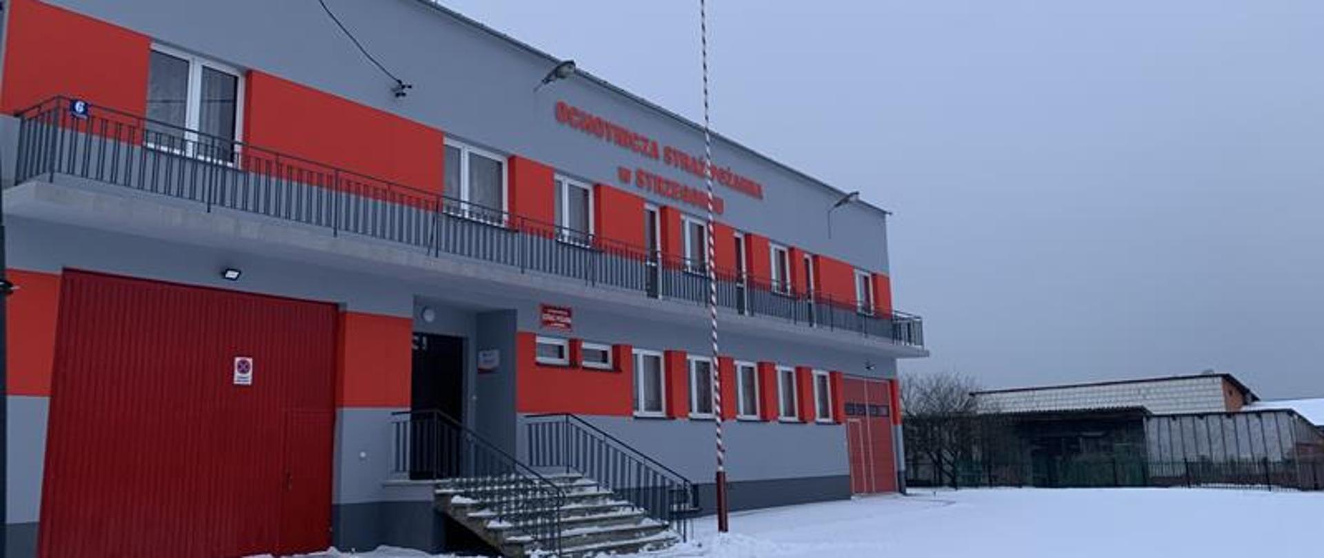 Widać budynek ochotniczej straży pożarnej w Strzegomiu wyremontowany.