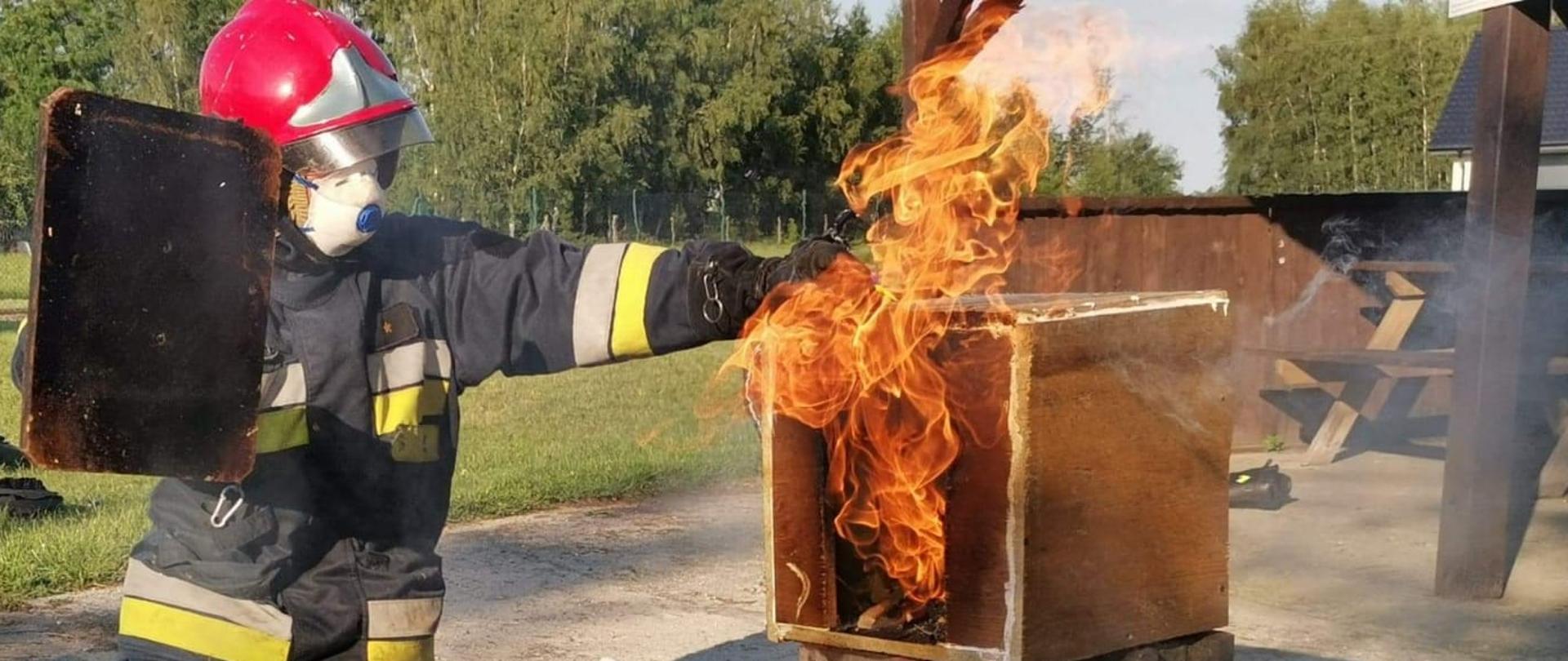 Prezentacja i omówienie zjawisk jakie zachodzą podczas pożaru.