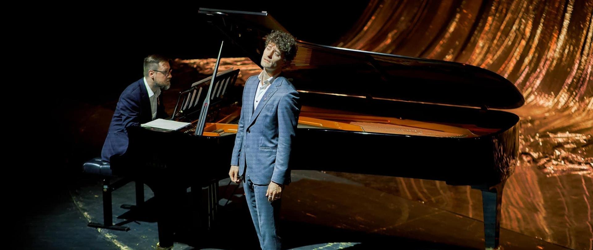 Koncert Jakuba Józefa Orlińskiego z okazji 20 rocznicy wstąpienia Polski do Unii Europejskiej w Operze Narodowej w Rydze.