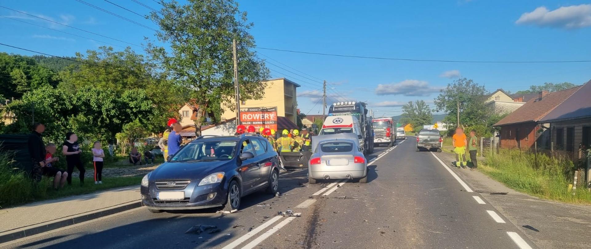 Zdjęcie przedstawia wypadek w Makowie Podhalańskim na DK 28