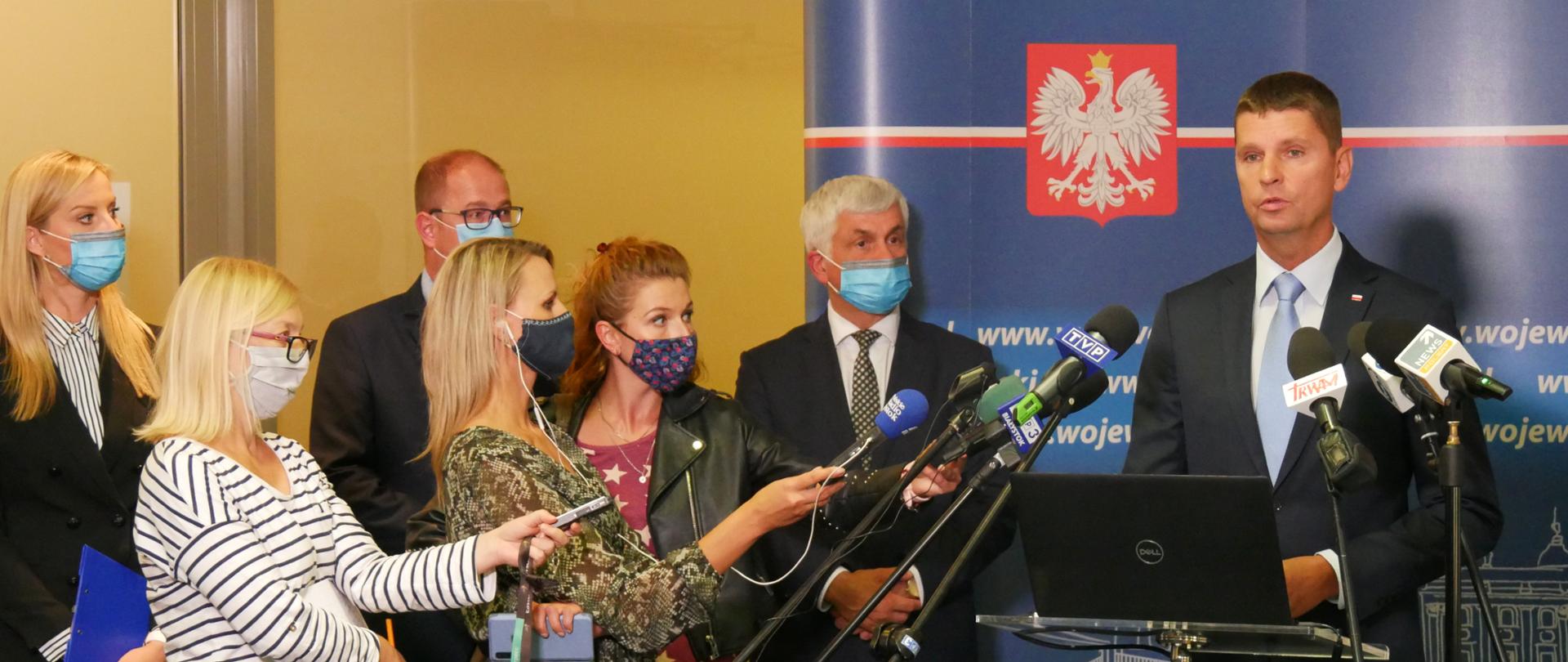 W większości szkół nauka prowadzona jest w trybie stacjonarnym