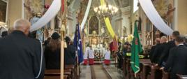 Uroczysta msza święta w intencji strażaków w kościele parafialnym w miejscowości Maciowakrze